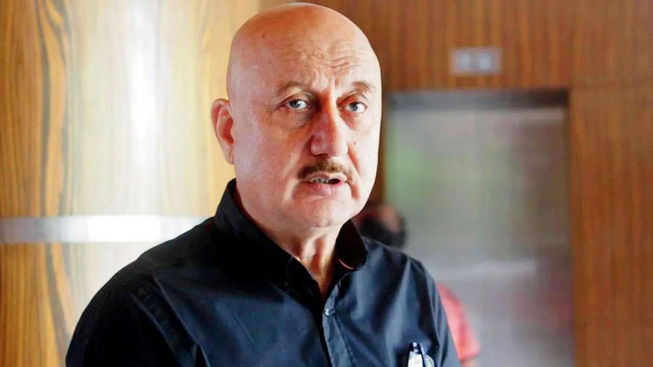 Anupam Kher to venture into digital space with his new talk show