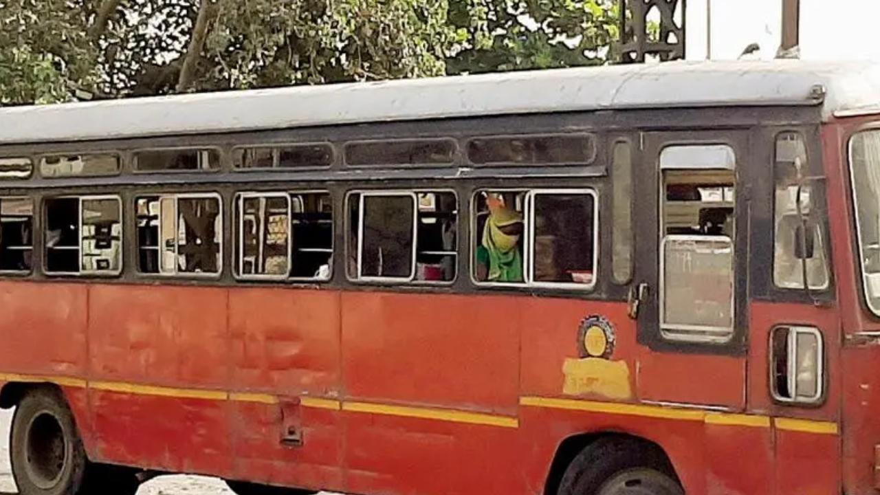 Lady MSRTC conductor suspended for shooting videos onboard ST bus ...