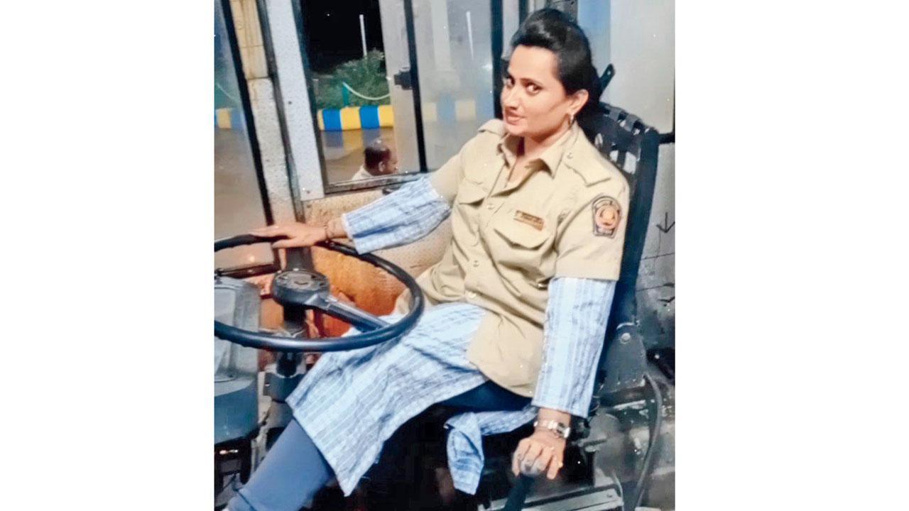 MSRTC suspends bus conductor for shooting Instagram reels during duty hours