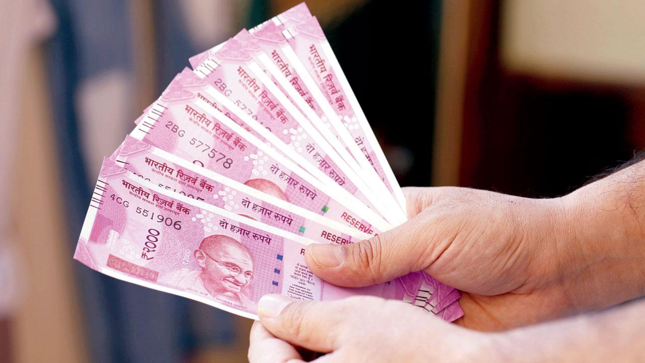 Navi Mumbai: Diwali bonus for staff costs Gujarat man Rs 3.5 crore