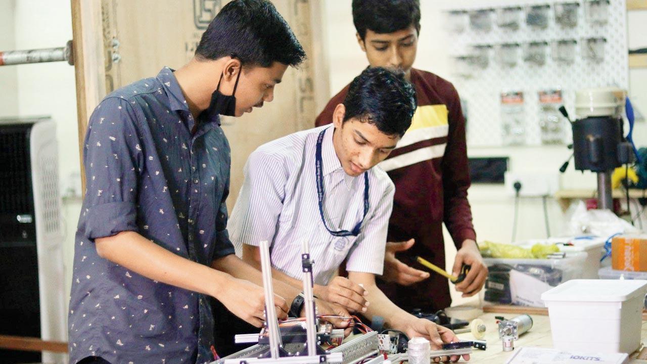 (Above and below) Rohit Sathe, Pritam Thopate, Sumit Yadav, Paras Pawade and Nikhat Khan—who are representing India at the FIRST Global Challenge in Geneva—have been working on Drona the robot since June 