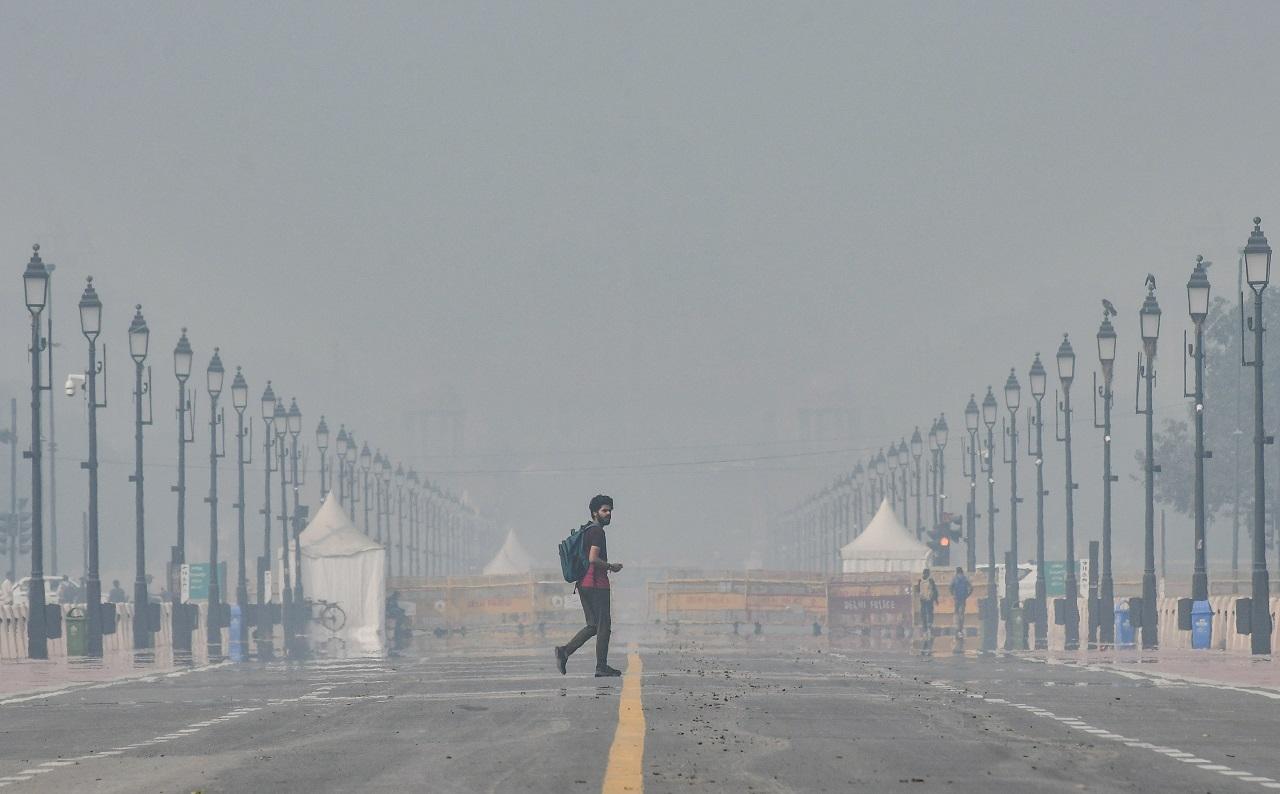 According to the Central Pollution Control Board (CPCB), the concentration of lung-damaging fine particles known as PM2.5 was above 400 micrograms per cubic metre at 11 am, around seven times the safe limit of 60 micrograms per cubic metre, in many areas.