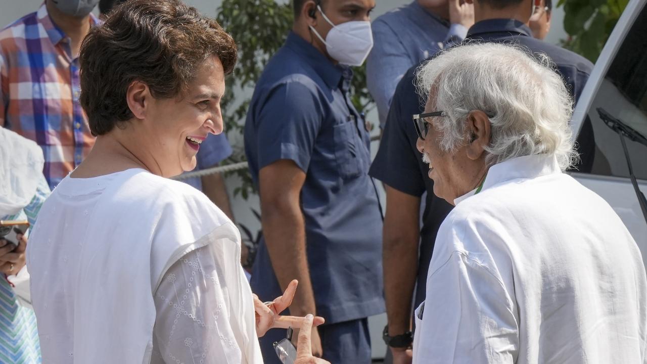 Congress General Secretary Priyanka Gandhi Vadra was seen with Congress' central election authority chairman Madhusudan Mistry after voting for the party's Presidential election. Priyanka Gandhi Vadra accompanied her mother Sonia Gandhi and cast her vote.