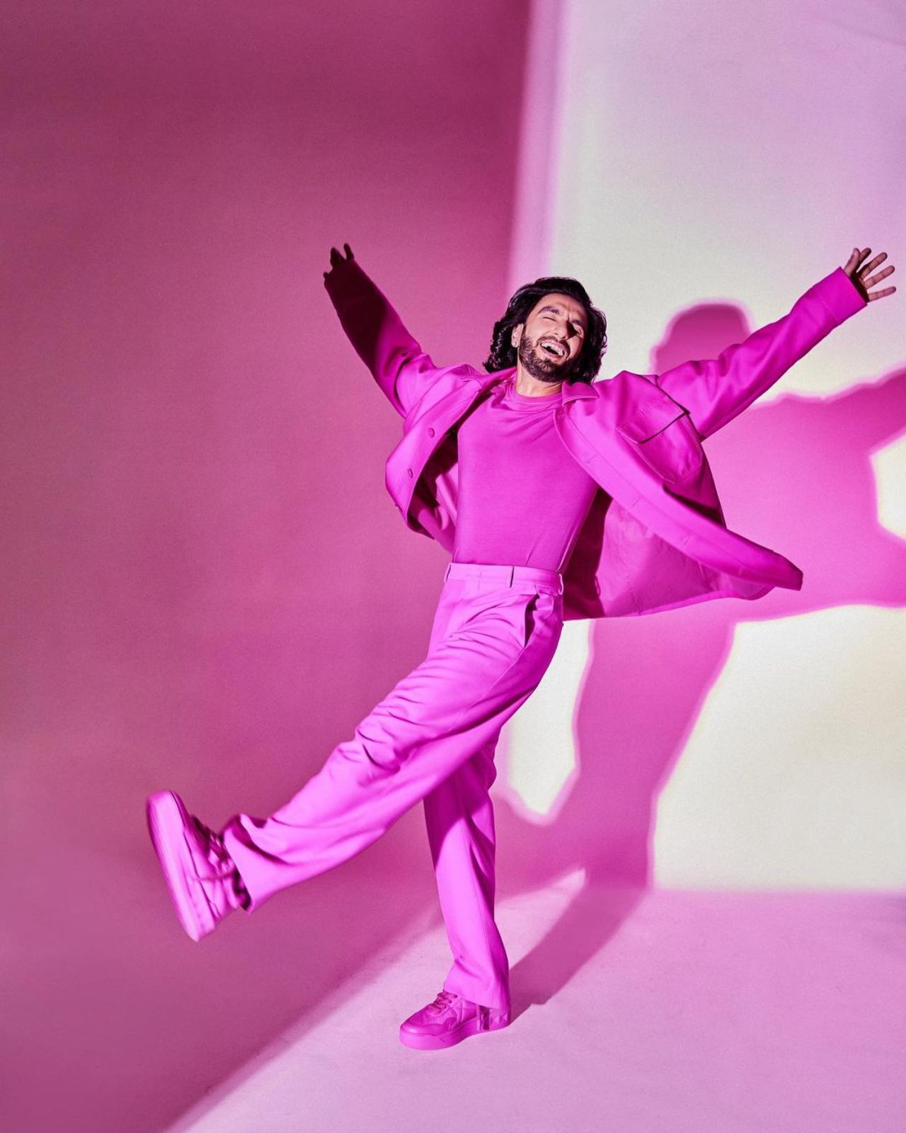 Next to his acting skills, Ranveer Singh makes headlines for his quirky sense of fashion. For a event this week, Ranveer Singh opted for an all-pink outfit, the bright kind. And needless to say, the actor very conveniently pulled of the look. Even his shoes matched his oversized fuschia pink blazer and loose trousers