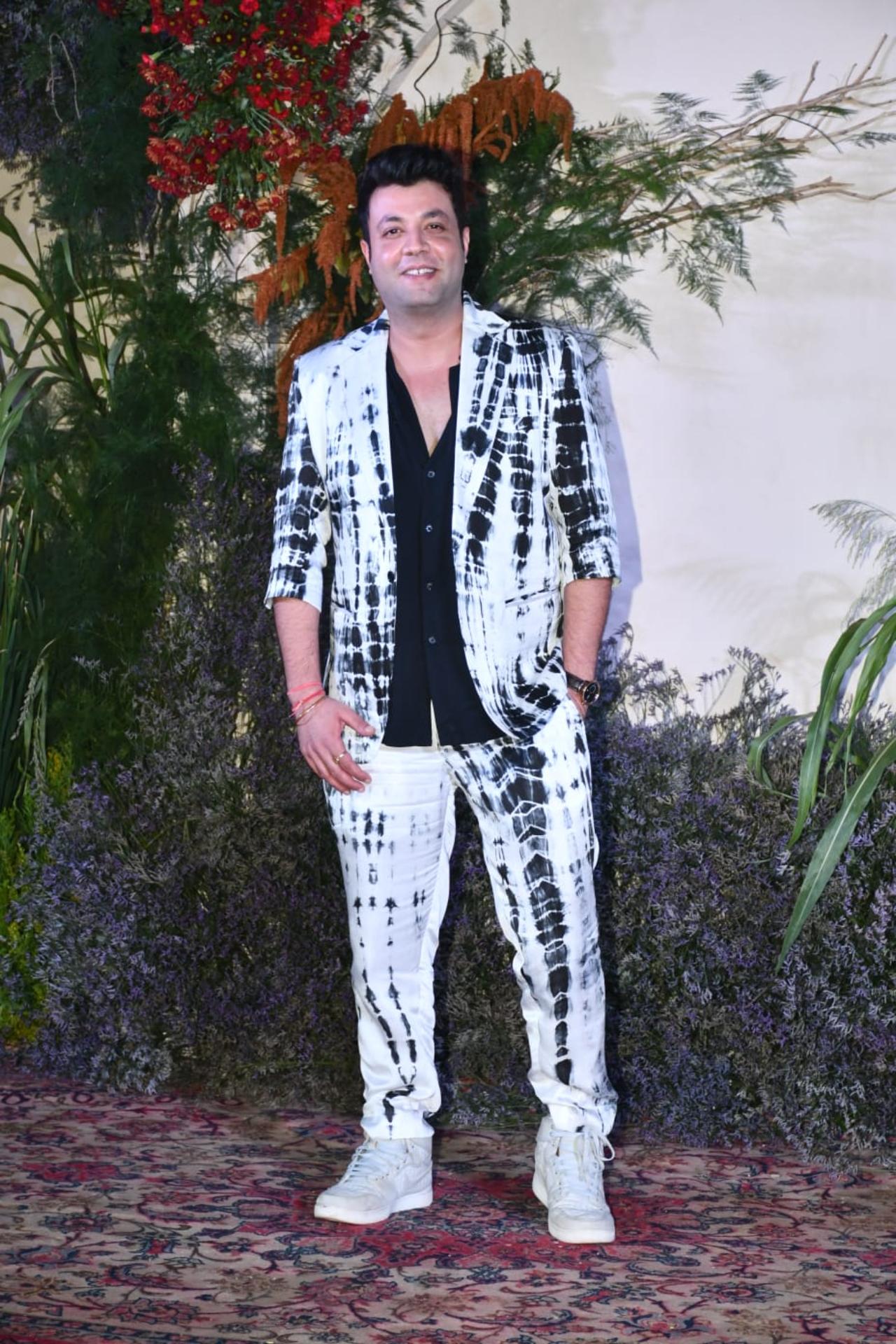 Varun Sharma, who has worked with Ali and Richa in the 'Fukrey' franchise made a solo entry. He was seen in a white and black tie dye suit