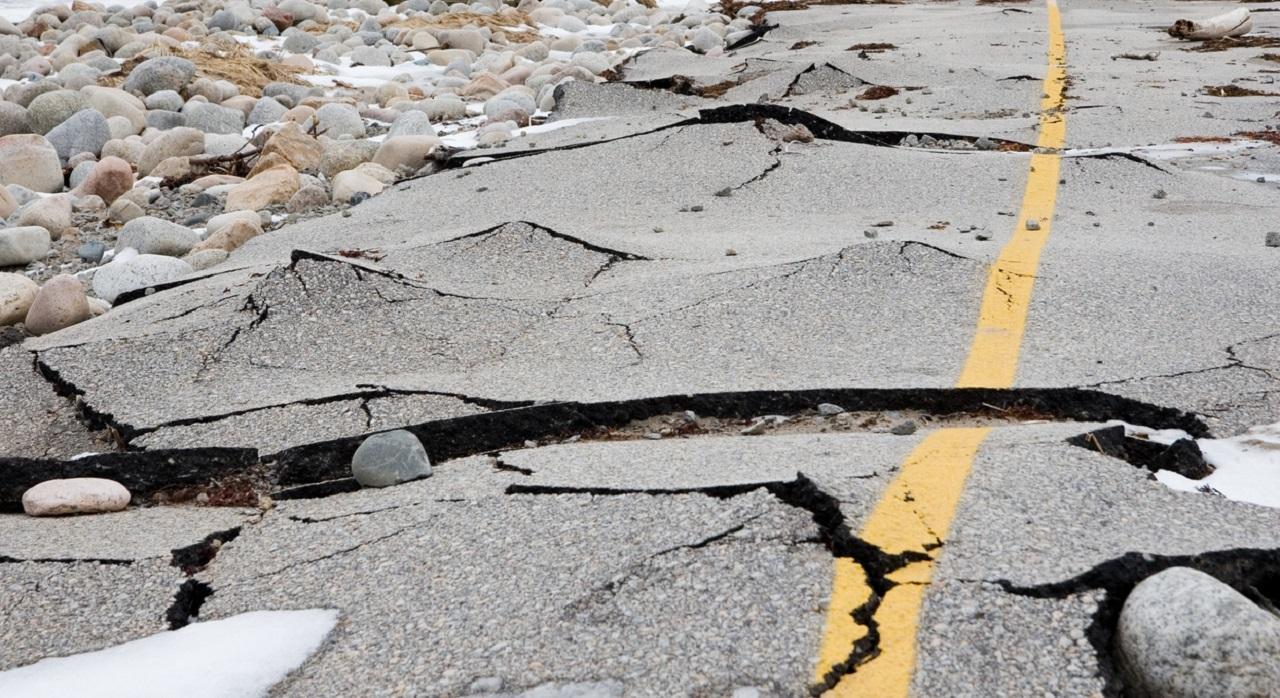 Part of road caves in at Thane; nobody injured