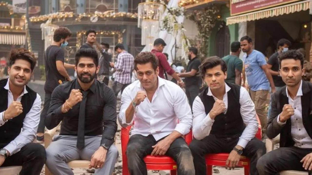 Bollywood actor Salman Khan, on Saturday, treated fans by introducing boxer Vijender Singh as part of his upcoming family entertainer film 'Kisi Ka Bhai Kisi Ki Jaan'. Read full story here