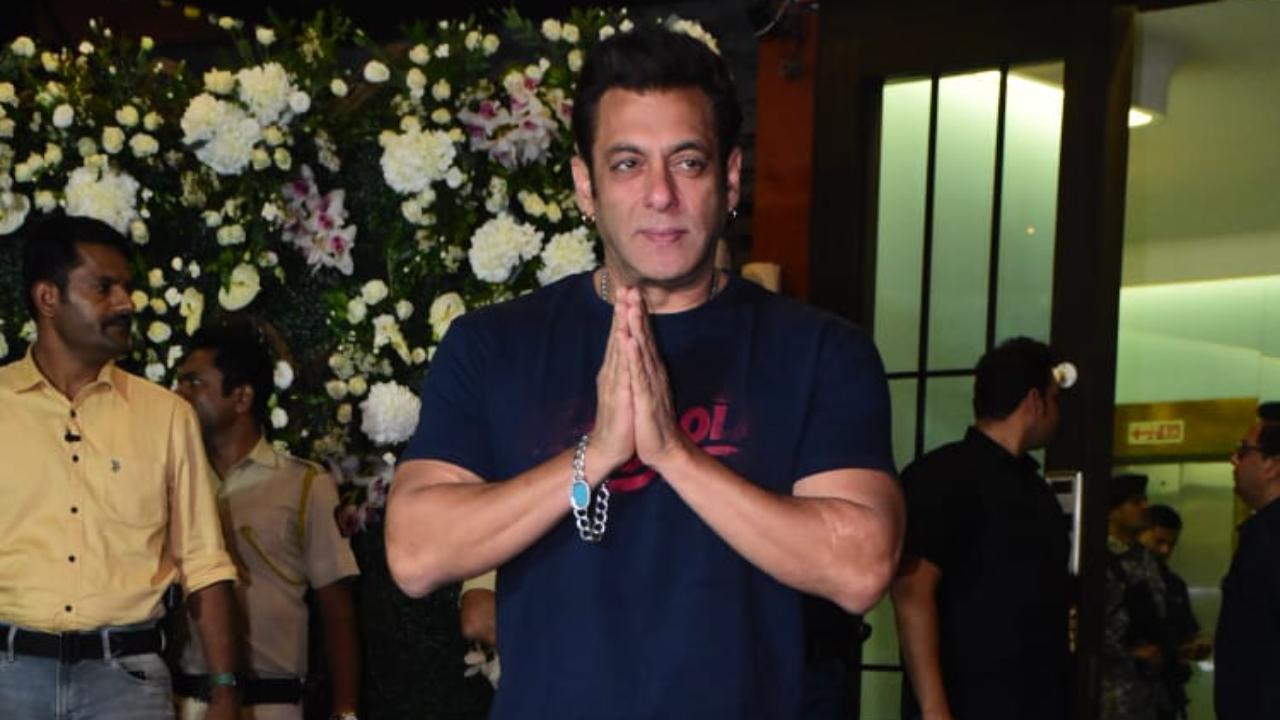Salman Khan makes first public appearance after being diagnosed with dengue