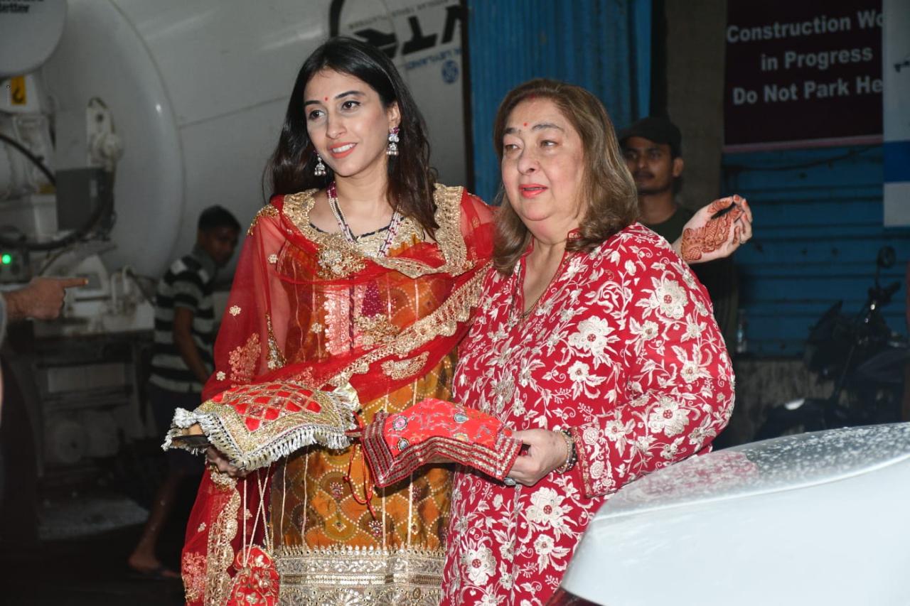Reema Kapoor and her daughter-in-law Anissa Malhotra also joined the festivities. They opted for shades of red for the occasion