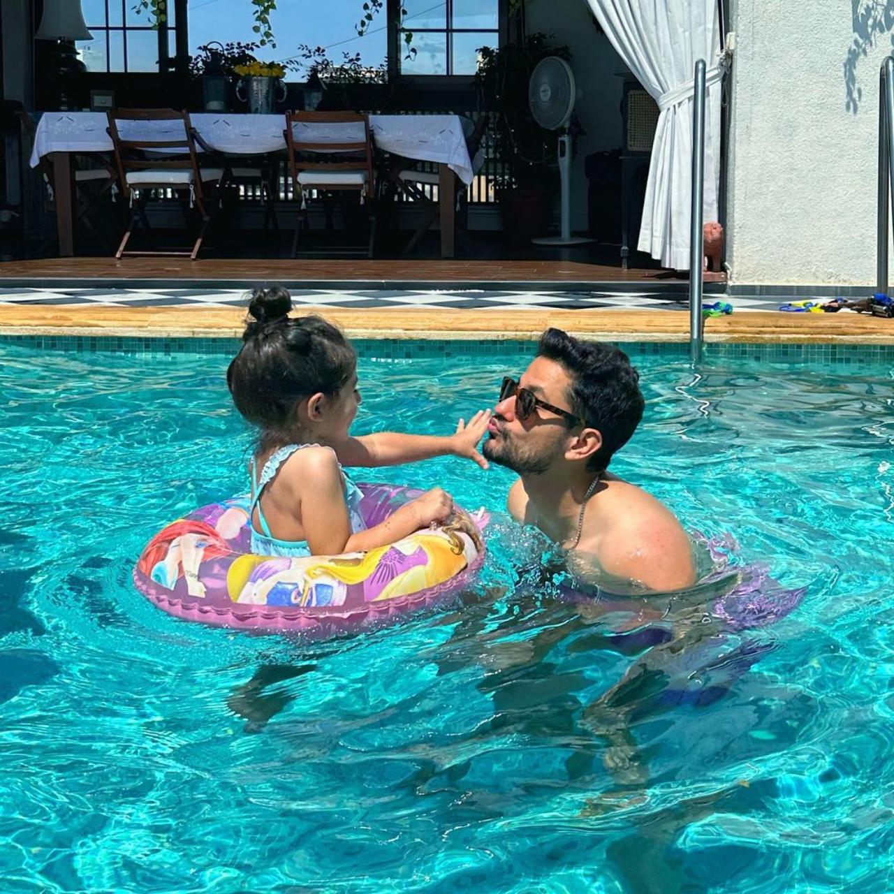 In another sweet picture, Kunal took to the pool along with his daughter