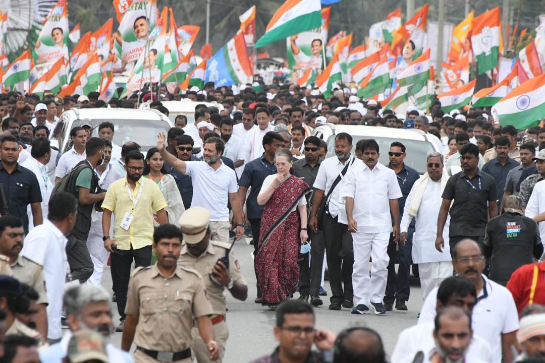 Sonia Gandhi joins Bharat Jodo Yatra in Karnataka