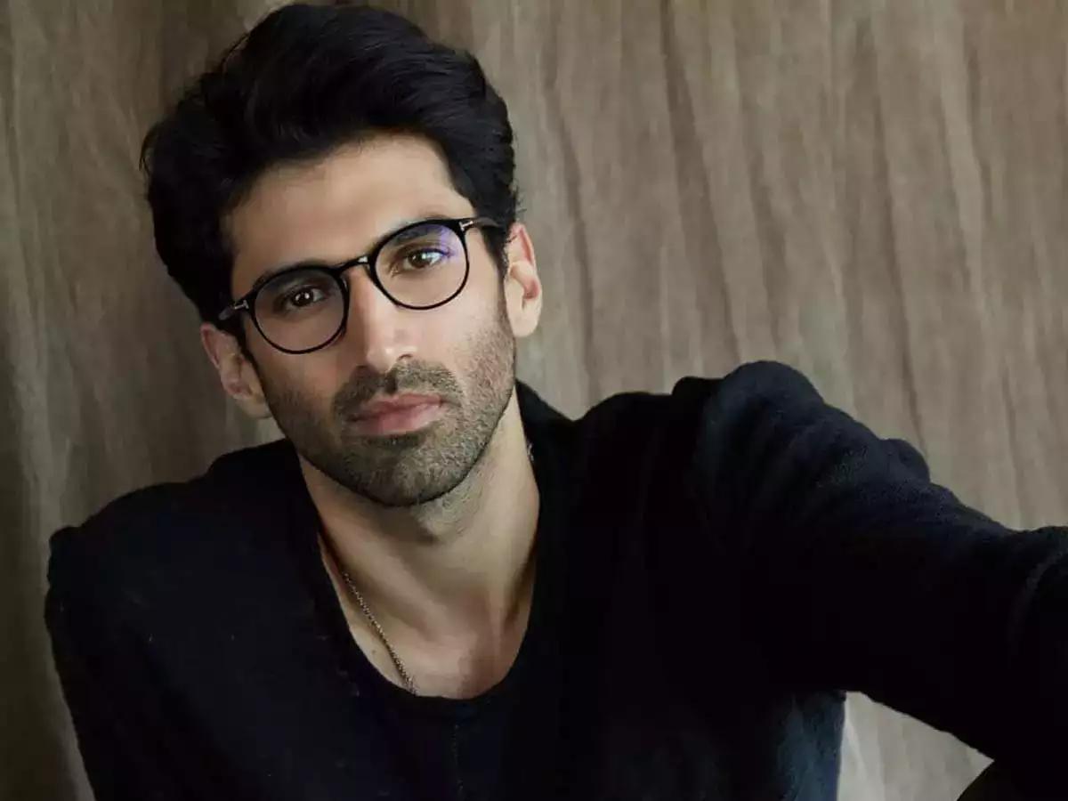 Aditya Roy Kapur
It is hard to find someone who does not find Aditya Roy Kapur extremely dashing. The heartthrob is part of the movie The Night Manager, which is based on the British TV series The Night Manager. Aditya, who became an overnight sensation after his movie Aashiqui 2, will be seen playing the character that was originally played by Tom Hiddleton. He was last seen in the action thriller Rashtra Kavach Om starring Sanjana Sanghi, Jackie Shroff, Ashutosh Rana and Prakash Raj