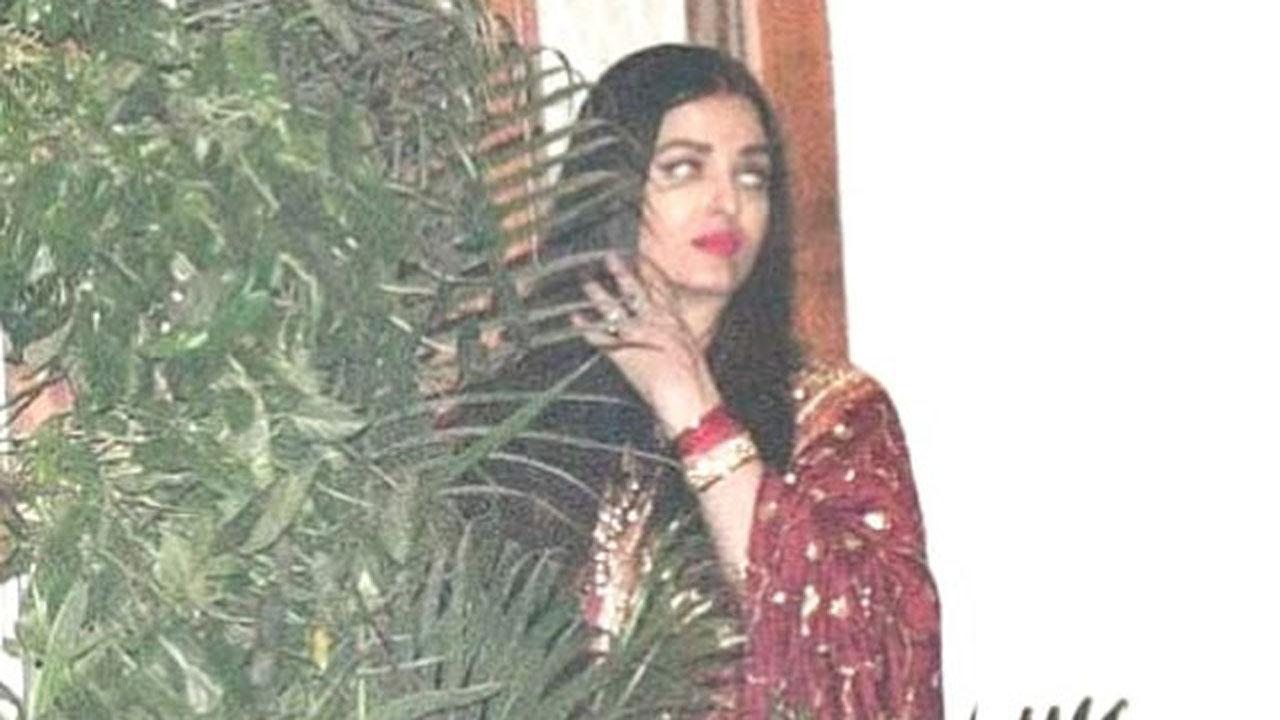 Aishwarya Rai Bachchan looked lovely in a red salwar kurta. She paired the look with red and gold bangles and red lips.