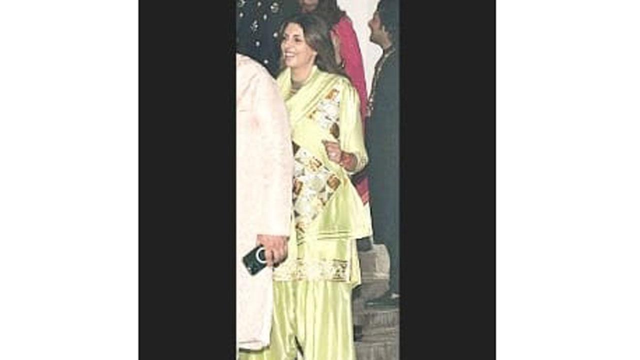 Shweta Bachchan opted for a neon salwar kurta and was seen interacting with guests at the entrance of the bungalow. 