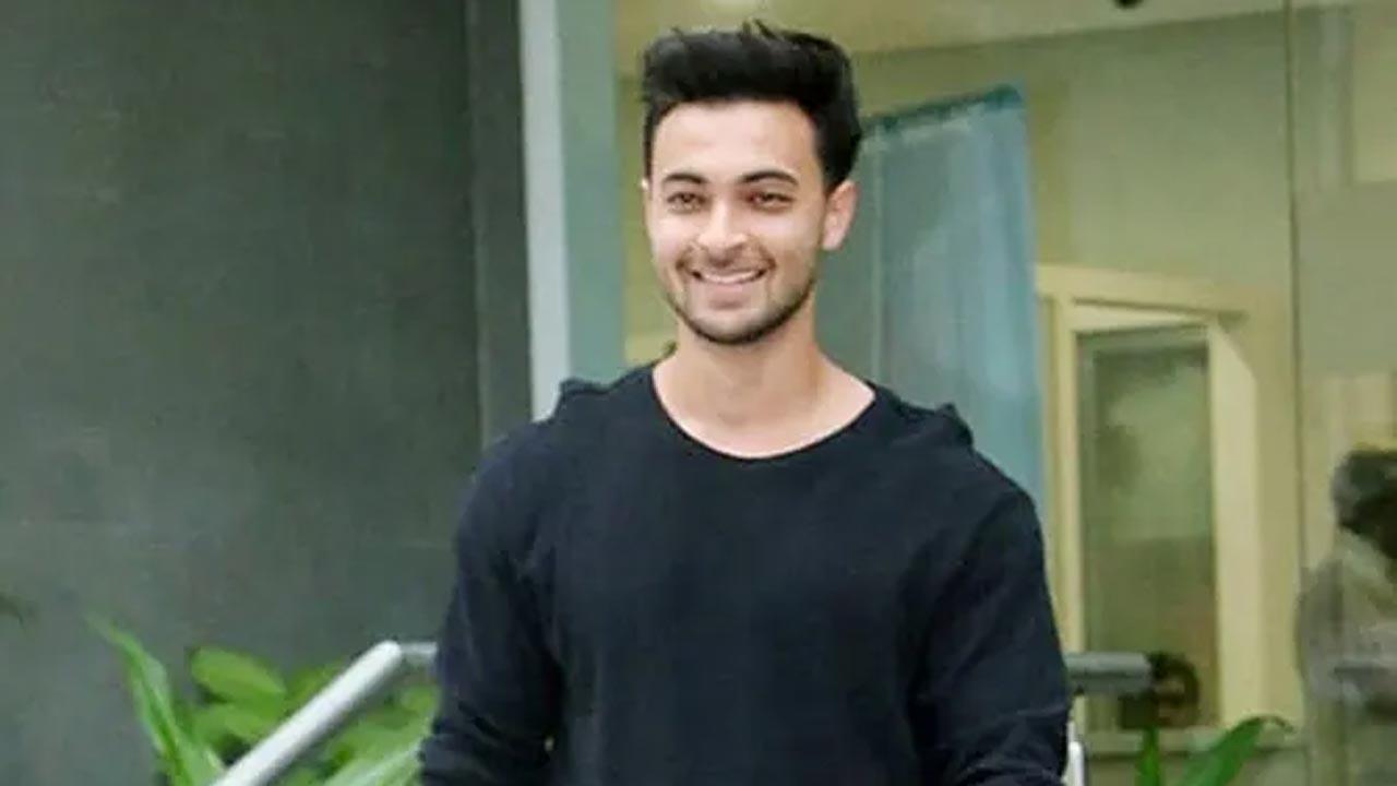 #AS03: Aayush Sharma becomes first Bollywood actor to opt the South Indian way, 