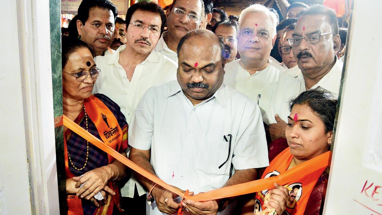 Latke inaugurating a new Shiv Sena shakha in Andheri East. Pic/Ashish Rane