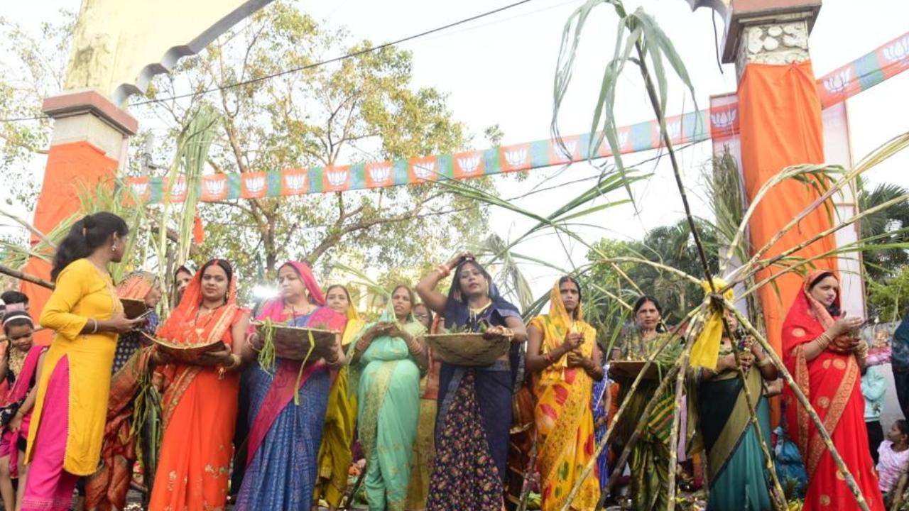 Chhath Puja is a Hindu festivals celebrated in several parts of India, especially in states like Bihar, Jharkhand, and Uttar Pradesh. Pic/Atul Kamble