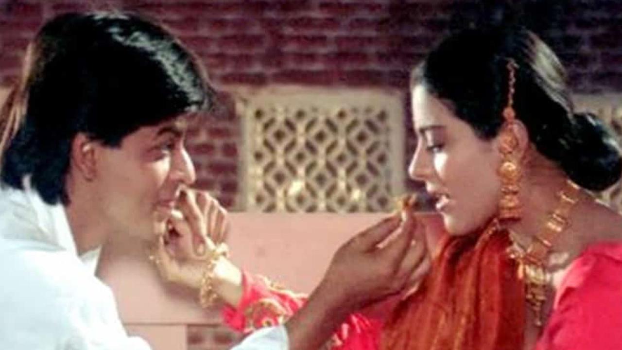 An emotional number for NRI's who miss the culture and traditions back home, 'Ghar Aaja Pardesi' from 'Dilwale Dulhania Le Jayenge' is sure to tug at your heartstrings. 