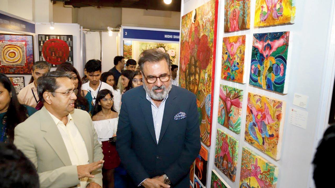 (From left) Rajendra Patil and Boman Irani at the art fair