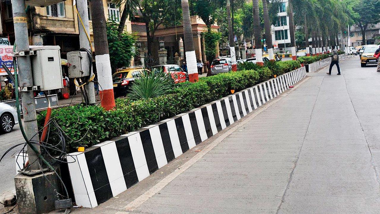 A tiled divider on a 250-mt stretch in D Ward. Pic/Sayyed Sameer Abedi