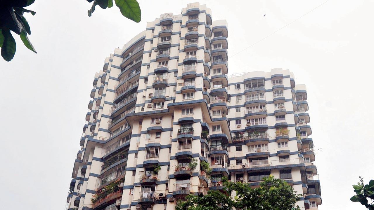 Experts want govt to clarify order on resale of flats on collector leased land