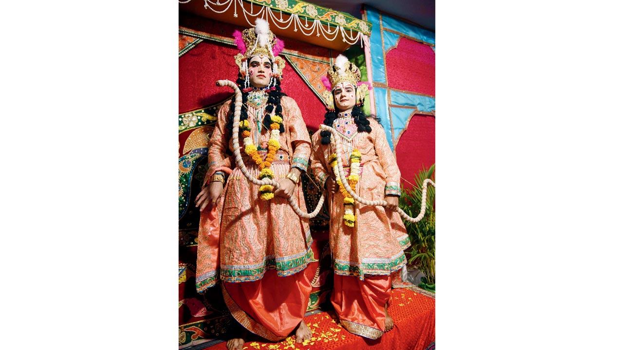 Rama and Laxman take on the stage at Shri Maharashtra Ramleela at Azad Maidan. The performing troop this year has been called in from Mathura after the Ayodhya artistes disbanded during COVID-19. Previously local paanwalas and kali-peeli  drivers from UP,  based in Mumbai, would perform. Pics/Sameer Markande