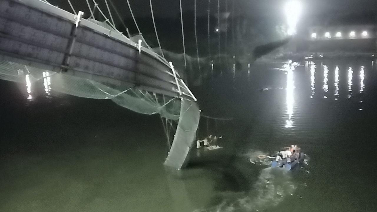 Collapsed Morbi suspension bridge had reopened 5 days back after repair work; lacked 'fitness' certificate
