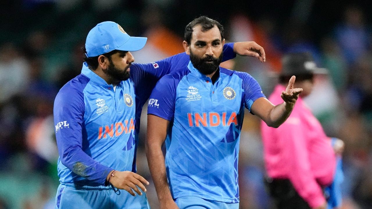 India's captain Rohit Sharma, left, talks with teammate Mohammed Shami during the T20 World Cup