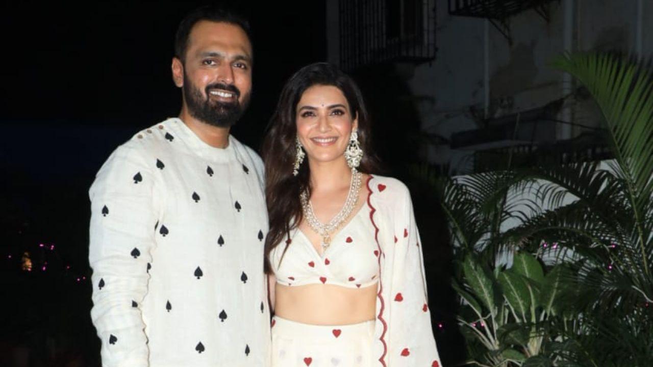 Complementing Karishma Tanna’s towering presence was her husband Varun Bangera, who seemed to have worn a ‘colour and design co-ordinated’ dress for the Diwali party. While Karishma’s dress had hearts all over, Varun’s dress had spades. 
(Pics: Yogen Shah) 