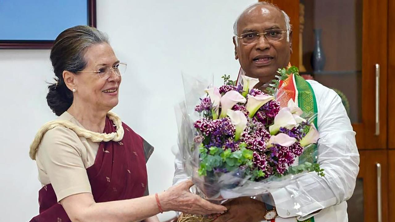 No one is big or small, all have to work together as karyakartas to strengthen Cong: Kharge