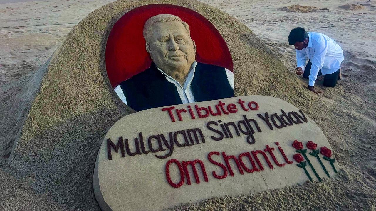 Sand artist Sudarsan Pattnaik creates a sculpture to pay tribute to Samajwadi Party founder Mulayam Singh Yadav