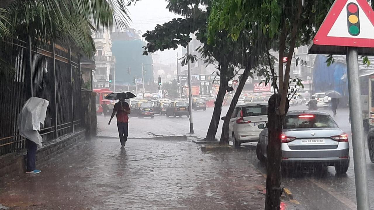 Mumbai News LIVE: Dongri area witnesses power outage due to heavy rainfall