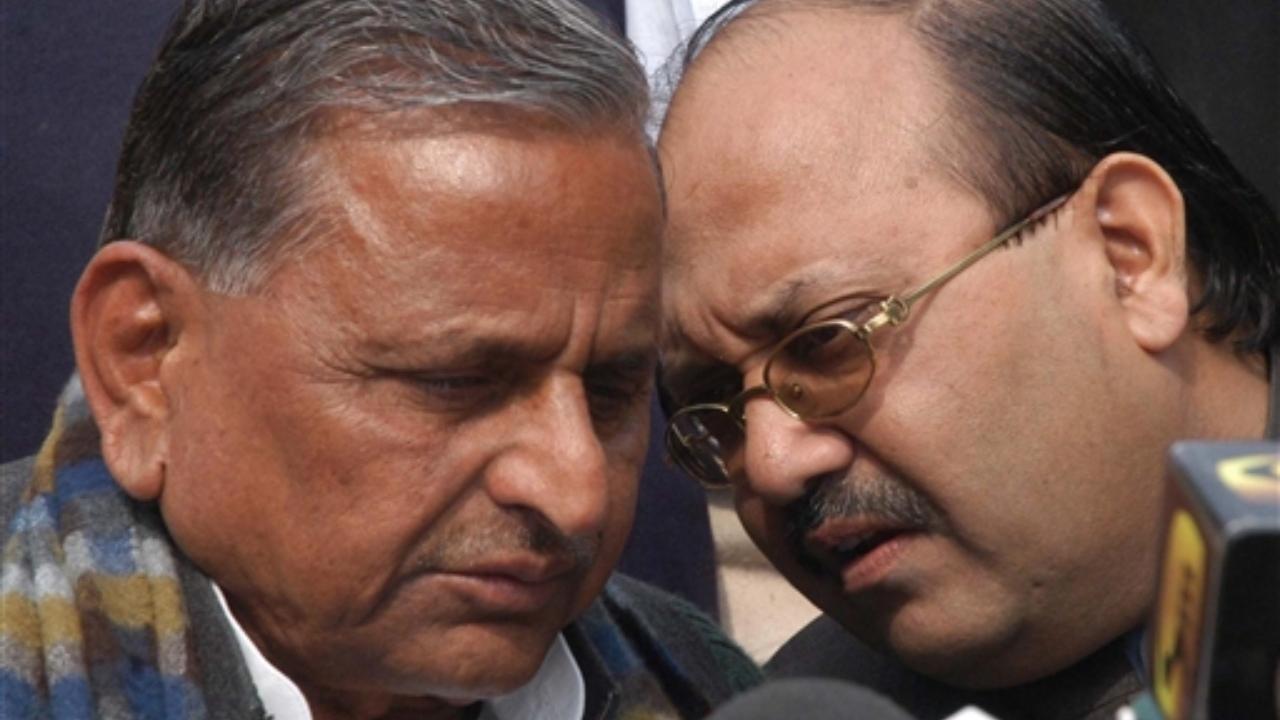 January 18, 2006: Then Uttar Pradesh Chief Minister Mulayam Singh Yadav with Samajwadi Party MP Amar Singh at a press conference in New Delhi. File Pic/PTI