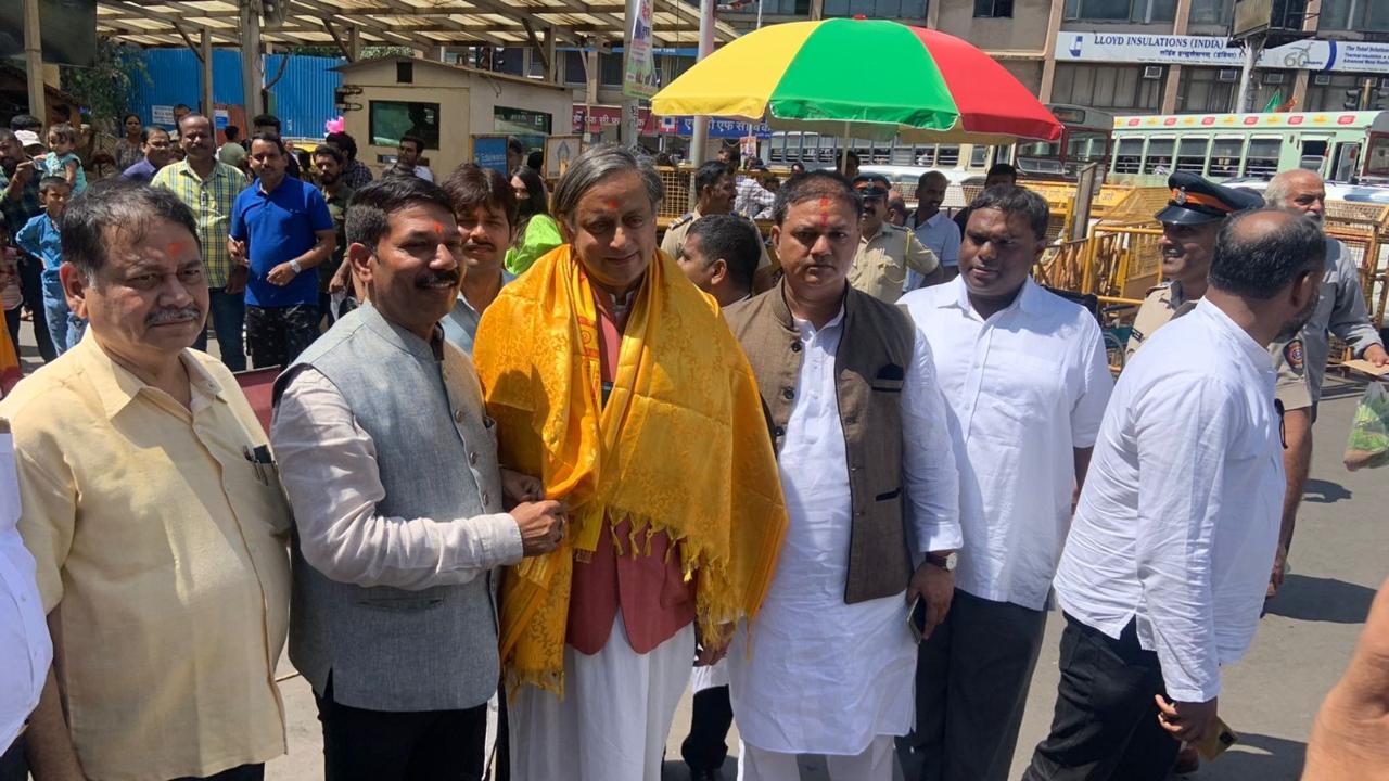 He also visited Siddhivinayak temple before reaching Tilak Bhawan, the headquarters of the Maharashtra Pradesh Congress Committee in Dadar. Pic/Manjeet Thakur