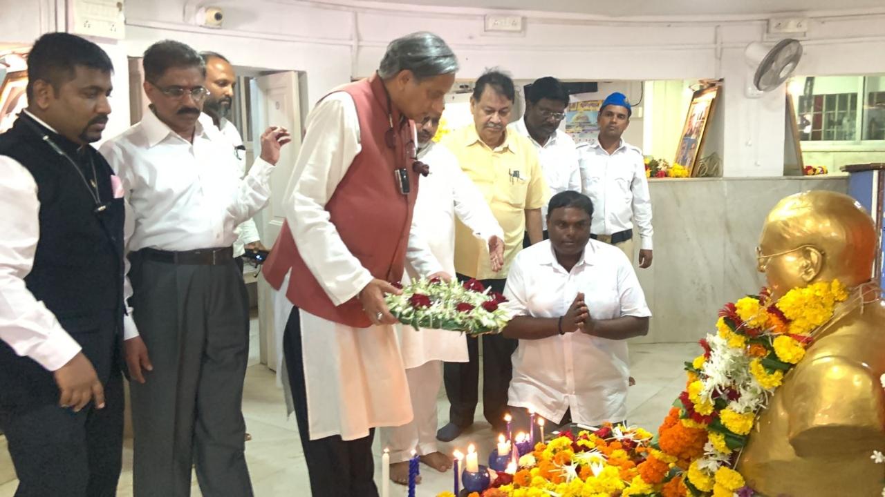 Tharoor visited Chaityabhoomi, the cremation place of Dr Babasaheb Ambedkar at Shivaji Park in Dadar. Pic/Manjeet Thakur