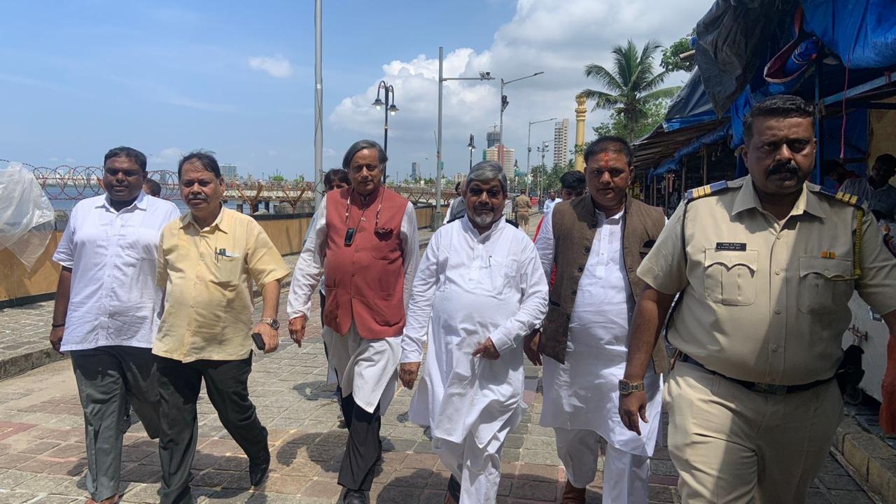 Tharoor stated that the Gandhi family was blessing him and Mallikarjun Kharge, and had no bias towards either of them. The last date for withdrawal of nominations is October 8. Voting will take place on October 17 and the election results will be declared on October 19. Pic/Manjeet Thakur