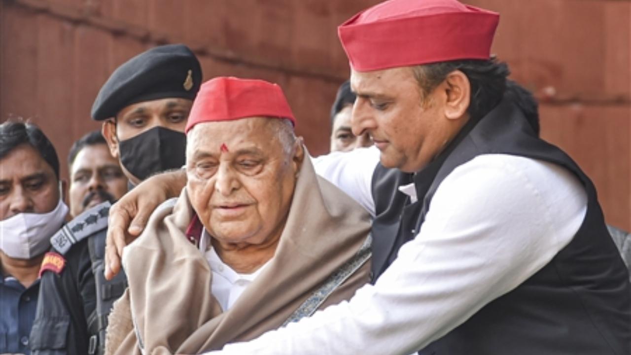 November 22, 2021: Samajwadi Party President Akhilesh Yadav felicitates party's founder Mulayam Singh Yadav on the latter's birthday, at party office in Lucknow. File Pic/PTI
