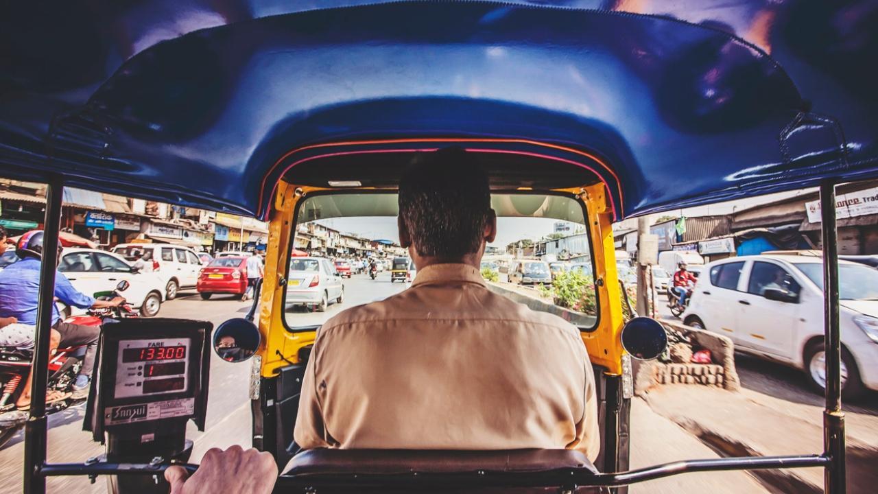 Mumbai: Man drives autorickshaw onto railway platform, video goes viral