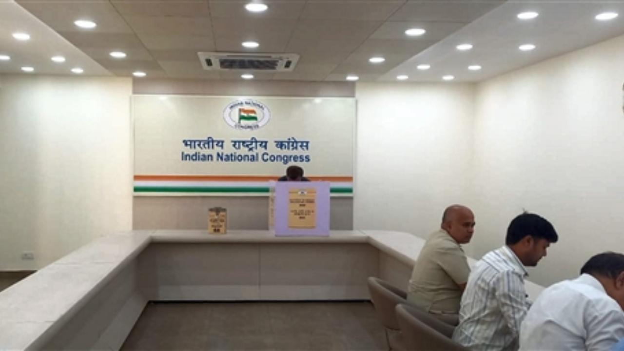 Sonia Gandhi casts vote in Congress Presidential polls