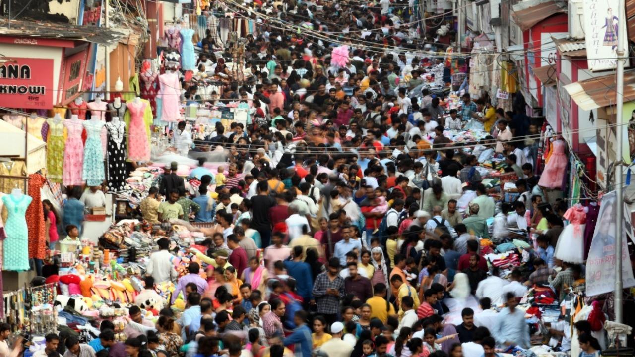 In Photos: Huge crowd seen at Mumbai markets ahead of Diwali festival