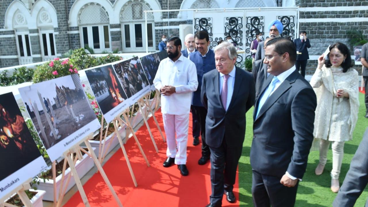 UN Secretary-General Antonio Guterres paying tributes to the victims of the 26/11 terror attacks at the Taj Mahal Palace hotel in Mumbai. Pic/Eknath Shinde's team 