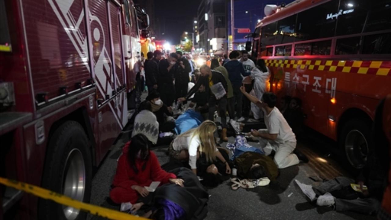 Injured people are helped at the street near the scene in Seoul, South Korea Pic/PTI