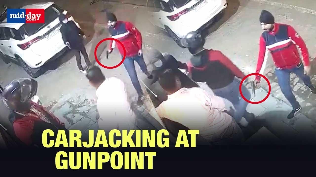 Caught On Camera: SUV Snatched By Robbers At Delhi Cantt Area