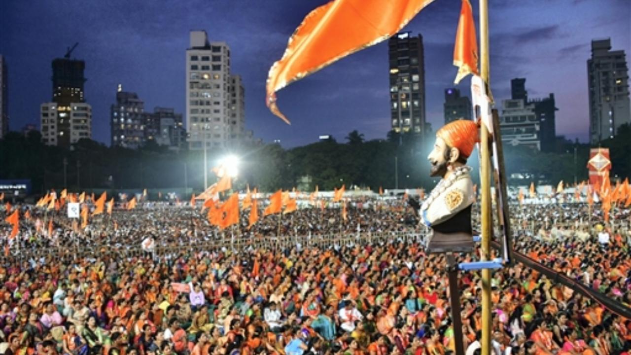 Shiv Sena supporters during their Dussehra Rally at Dadar. Pic/PTI