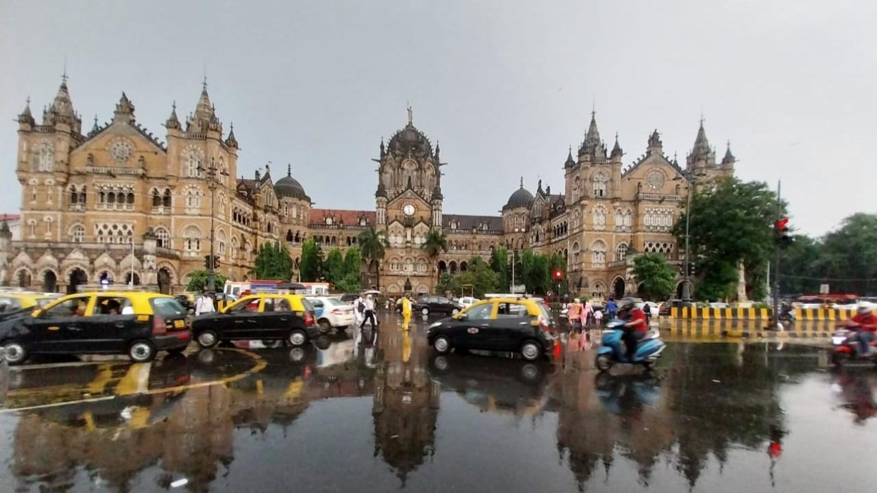 Monsoon withdraws from 3 north-central Maharashtra districts; rains, thunder likely in several areas