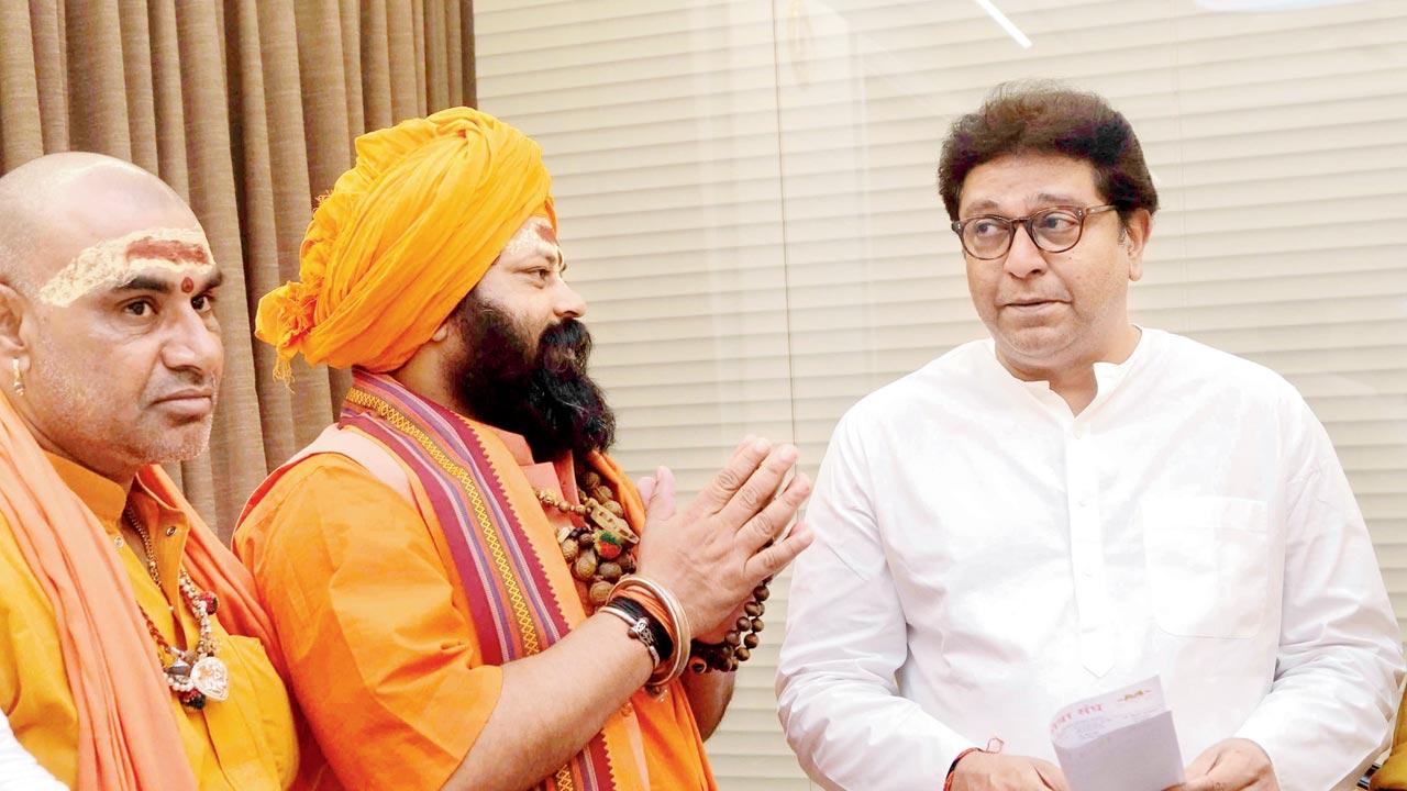 MNS head Raj Thackeray with Hindu seers, who invited him to visit Ayodhya, at his home on Monday