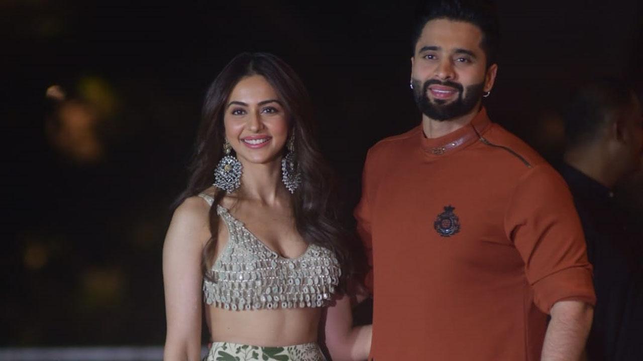 Much-in-love couple Rakul Preet Singh and Jackky Bhagnani stuck to earthy tones for this bash!