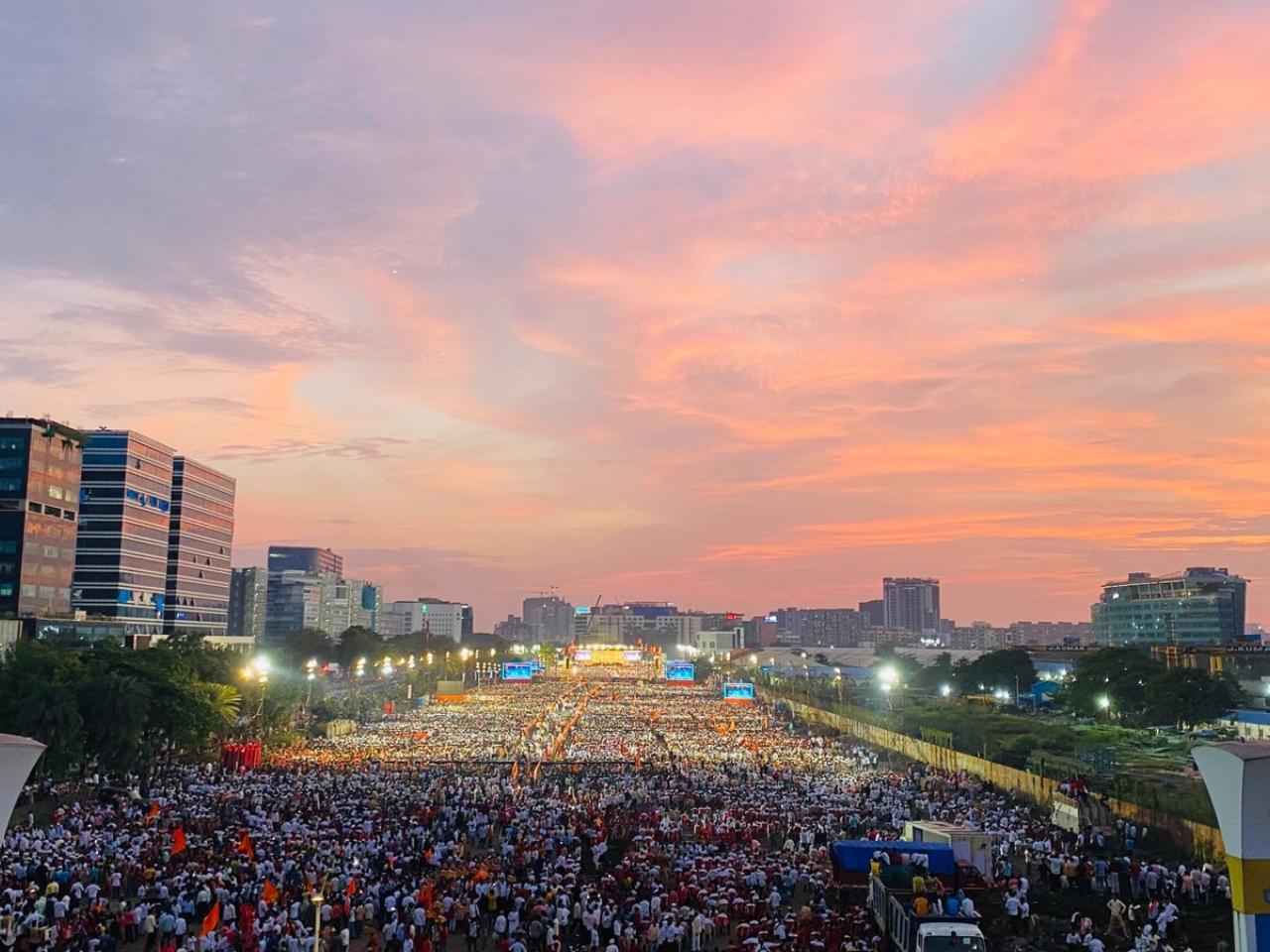 Sea of crowd at MMRDA grounds in Bandra-Kural complex (BKC) during Maharashtra CM Eknath Shinde's rally in Mumbai. Pic/Shadab Khan