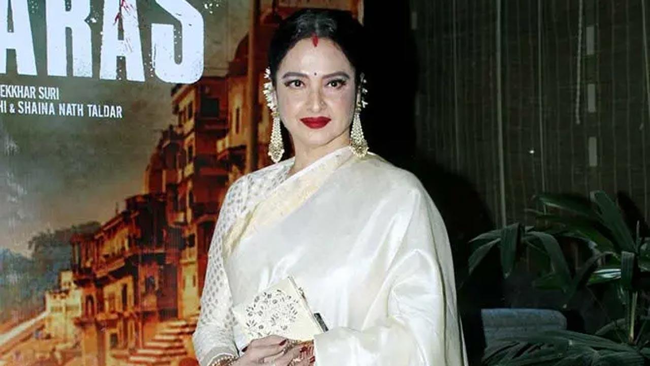 I could see tears pouring: When Rekha's romantic scenes with Amitabh Bachchan made Jaya 'cry'