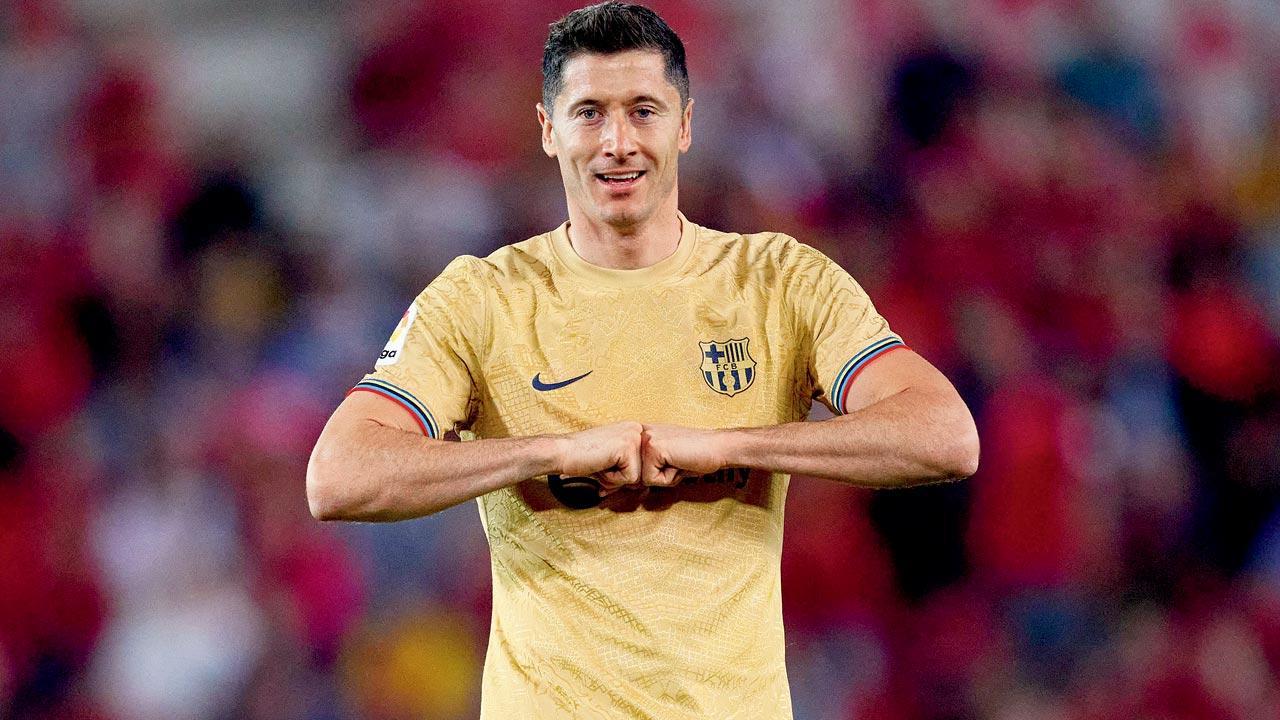 Robert Lewandowski nets Barca’s winner